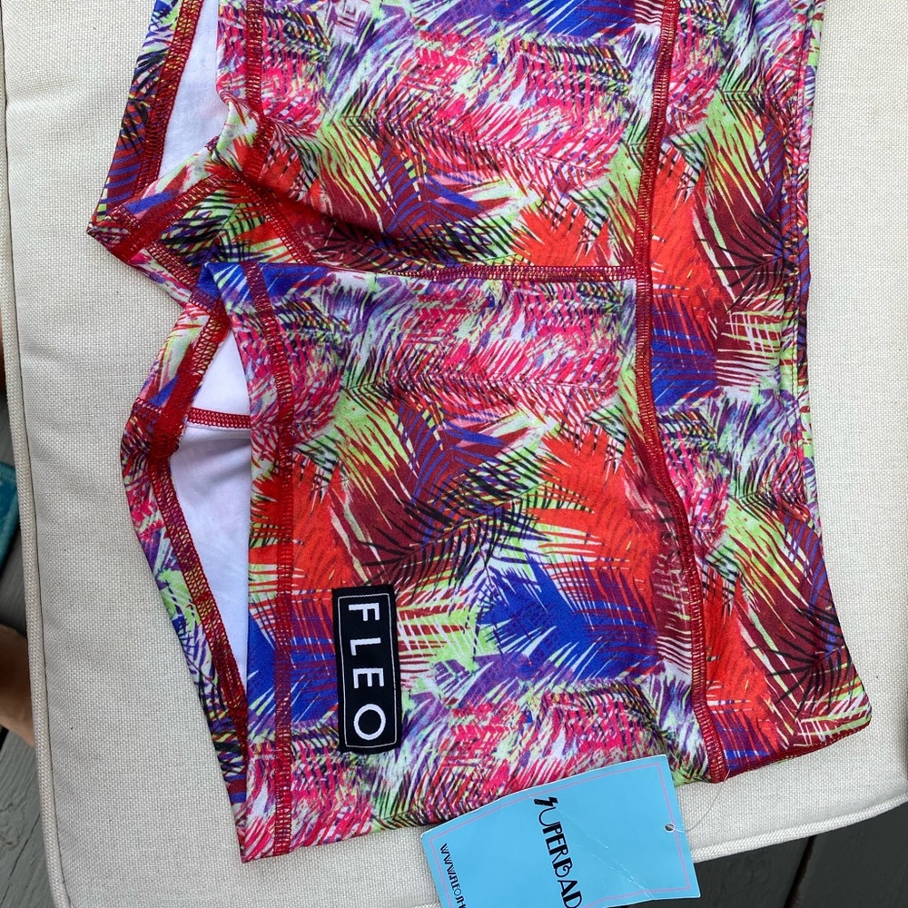Fleo palm print nwt size M